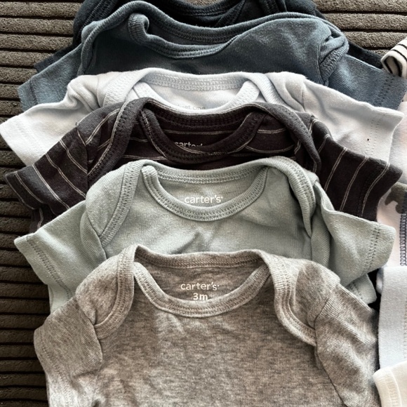 14 Short Sleeved Onesies 0-3 Months - Picture 2 of 6